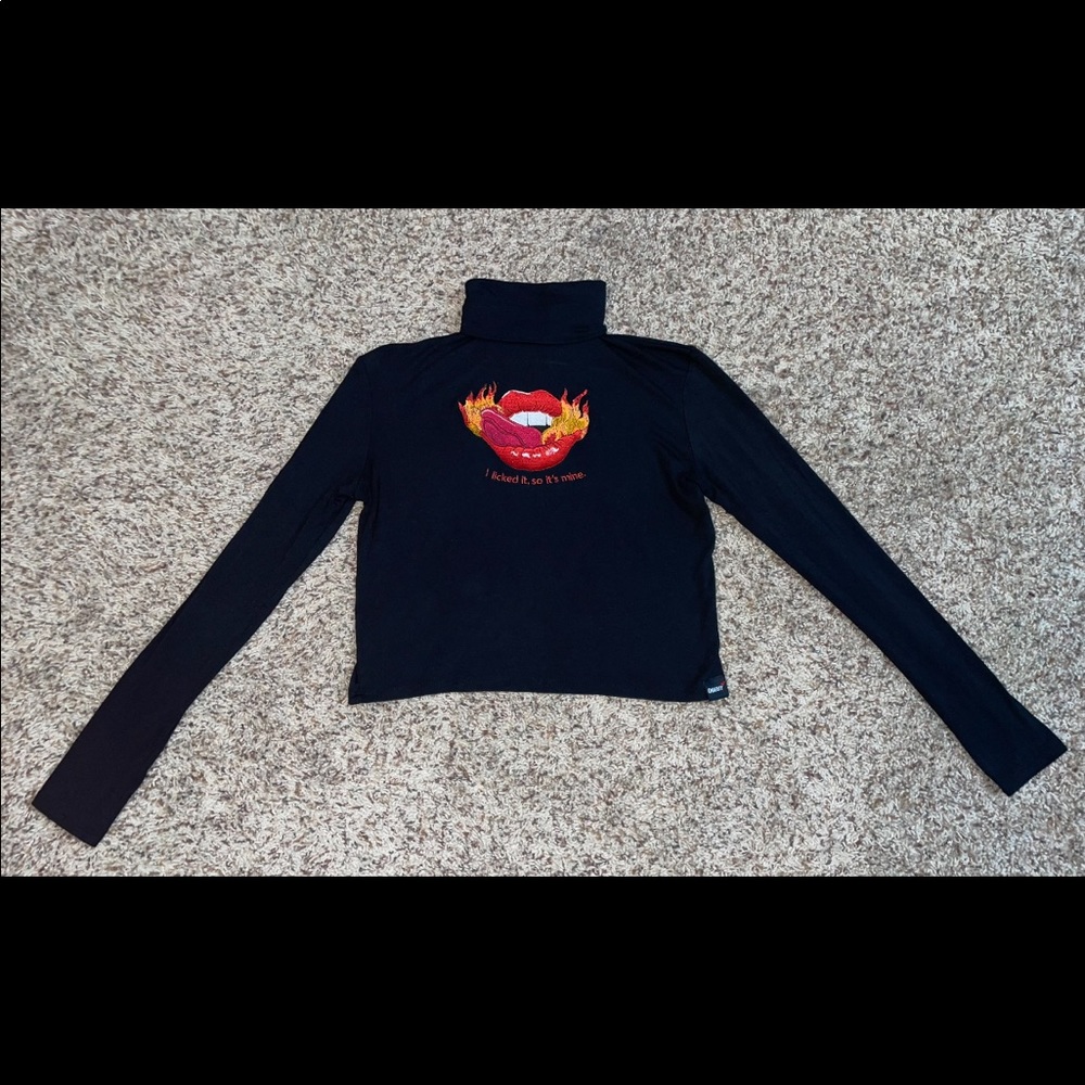 Omighty 'I Licked It, So It's Mine' Long Sleeve Turtle-Neck Crop Top